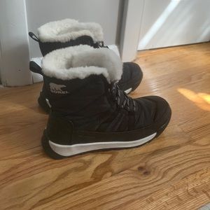 Sorel girls size 4 black boots